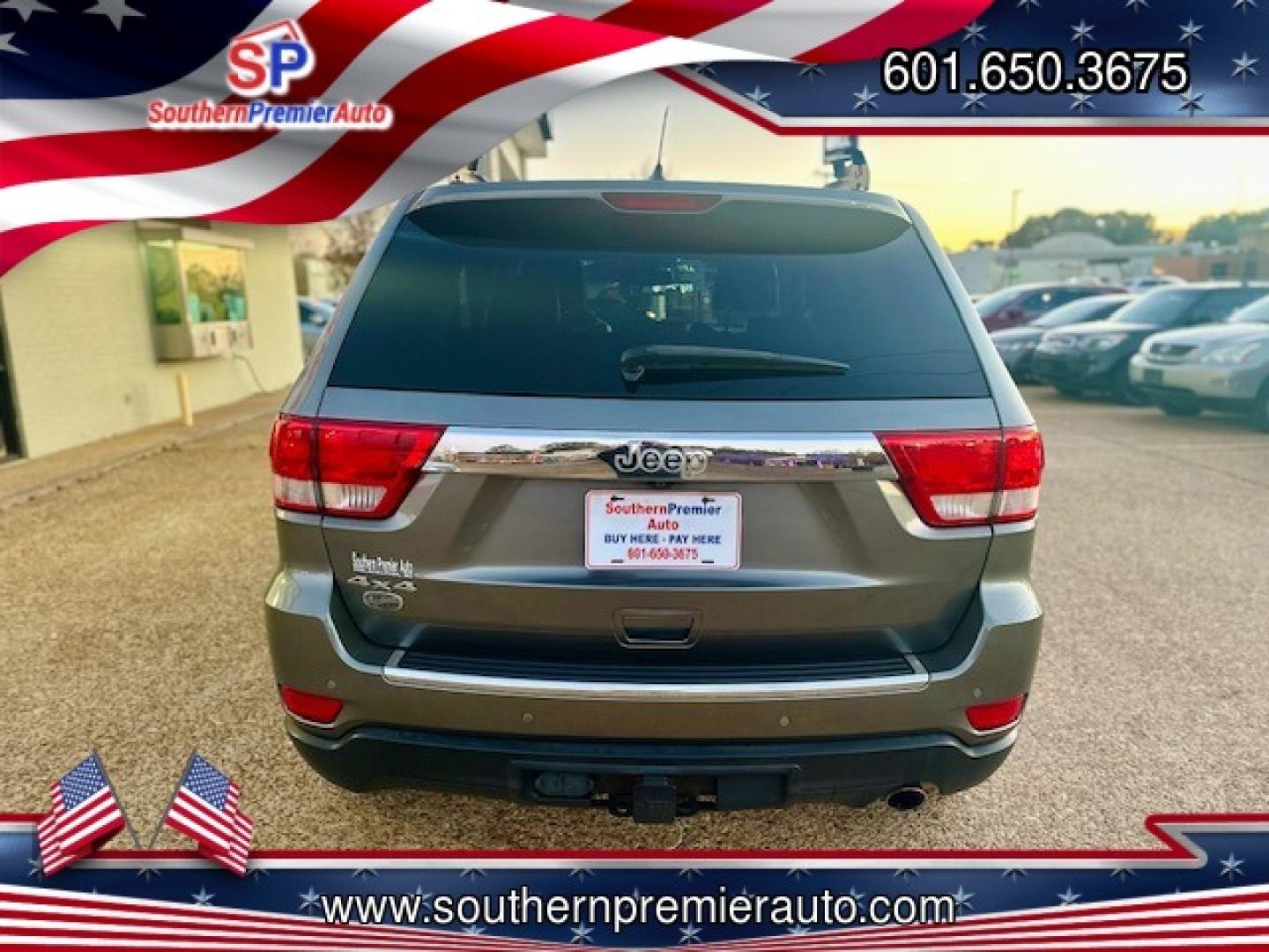 2011 GRAY JEEP GRAND CHEROKEE OVERL (1J4RR6GG5BC) , located at 922 W. Beacon St., Philadelphia, MS, 39350, (601) 650-3675, 32.770447, -89.127151 - Photo#4